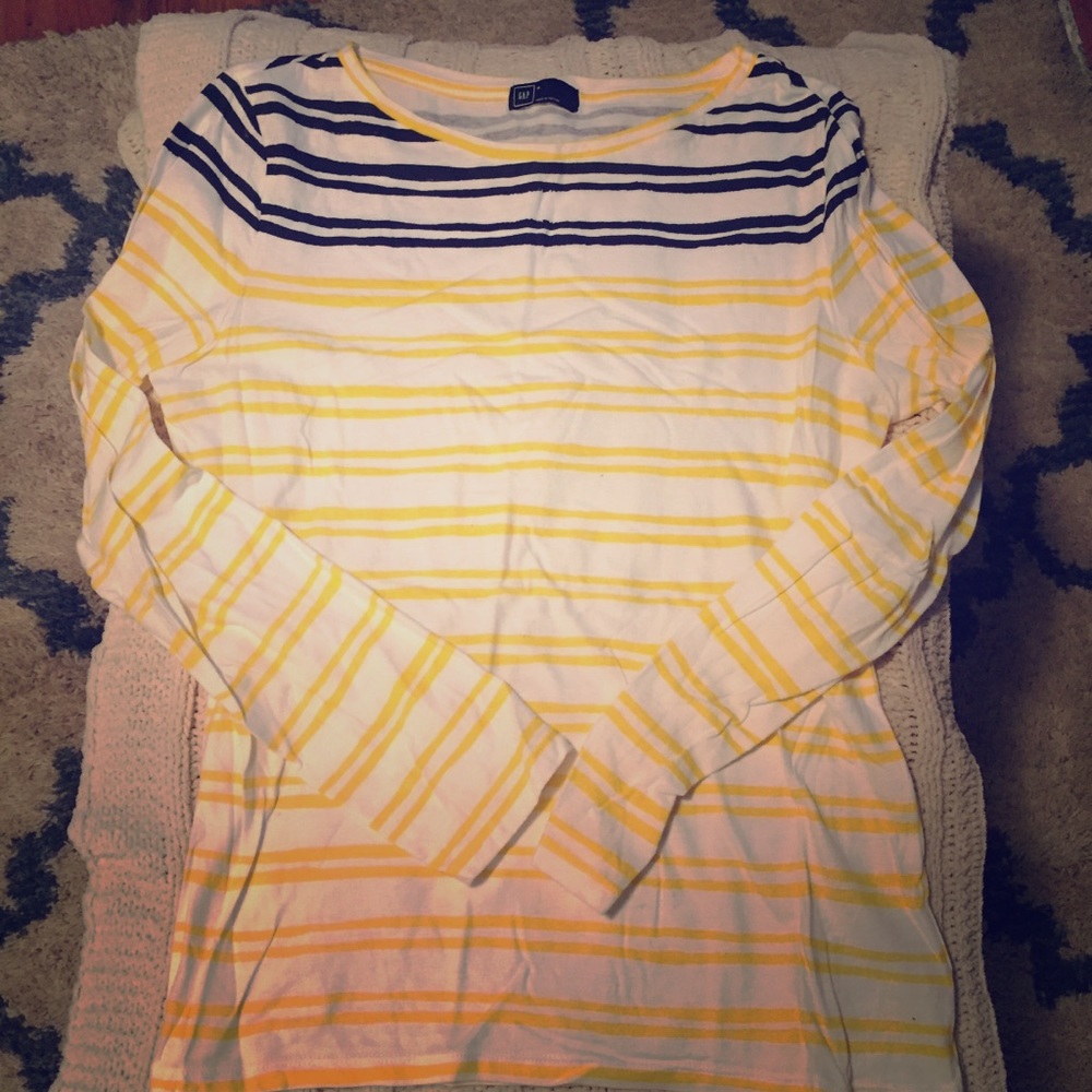 Gap long sleeve. Size medium. Never worn.